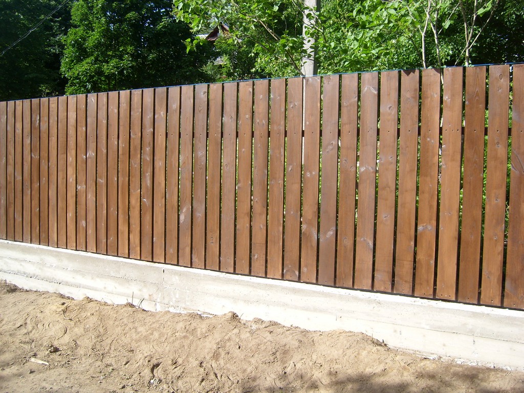 Как сделать деревянный забор своими руками - советы и рекомендации - Заборкин