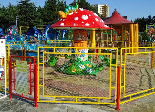 Огороженная детская площадка (52 фото)