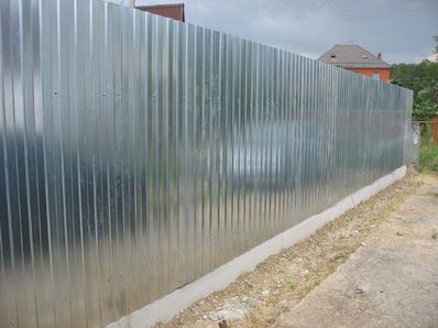 Забор из профнастила 2 метра оцинкованного
