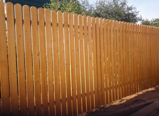 Деревянный забор штакетник